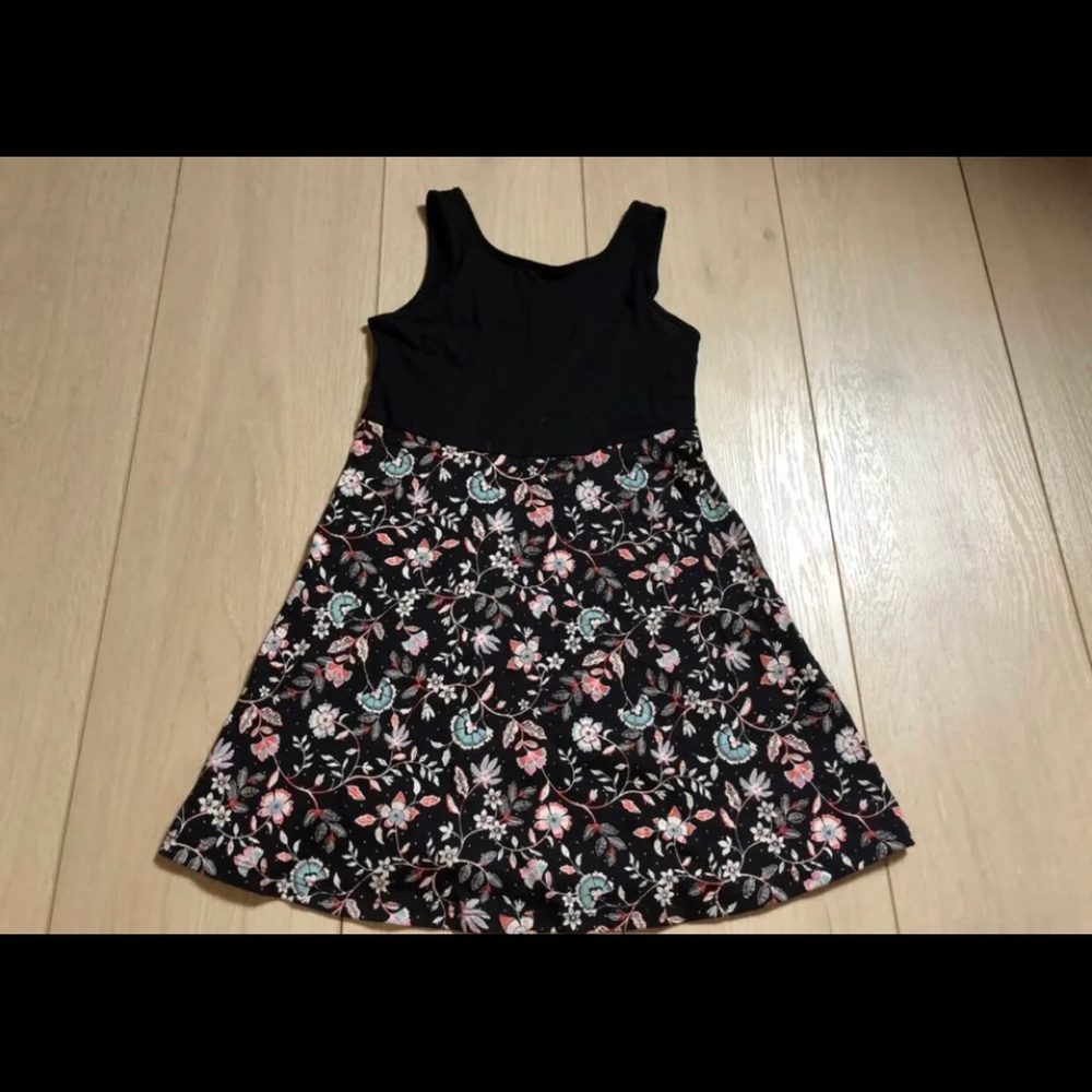 Girls dress with flowers
